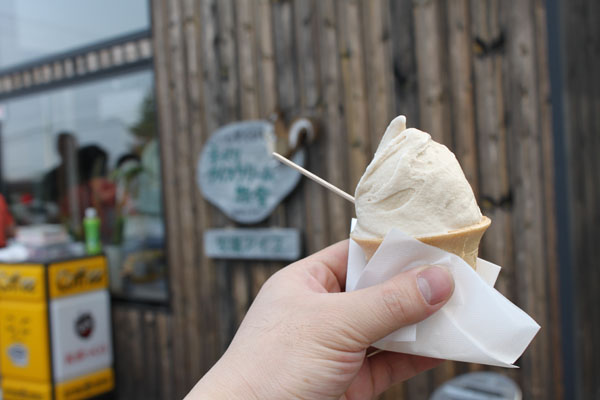 松原牧場直営の「松ぼっくり」のアイスクリーム